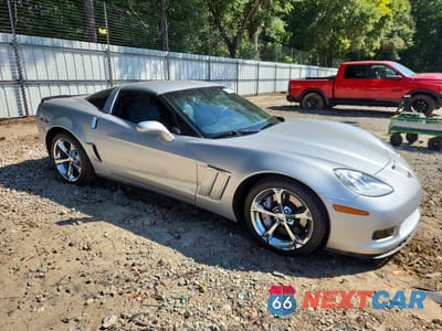 Czwarte zdjęcie samochodu z boku: 2013 CHEVROLET CORVETTE GRAND SPORT VIN:1G1YV2DW3D5109245 - miniatura