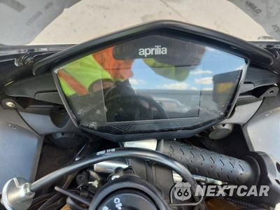 Zdjęcie 7 z 9 samochodu: 2017 APRILIA RSV4 RR VIN:ZD4KEU00XHS000223 - miniatura
