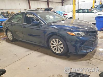 Czwarte zdjęcie samochodu z boku: 2018 TOYOTA CAMRY DELUXE VIN:4T1B11HK2JU607203 - miniatura