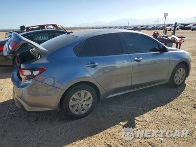 Trzecie zdjęcie samochodu z tyłu: 2020 KIA RIO S VIN:3KPA24AD7LE303215 - miniatura