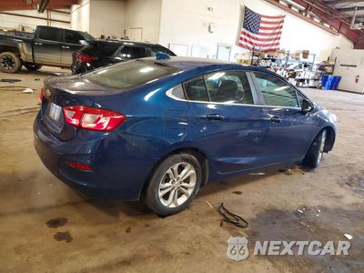 Trzecie zdjęcie samochodu z tyłu: 2019 CHEVROLET CRUZE LT VIN:1G1BE5SM6K7118984 - miniatura
