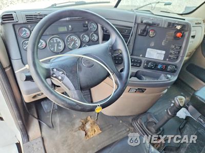 Zdjęcie 8 z 13 samochodu: 2013 FREIGHTLINER CASCADIA 125 SEMI TRUCK VIN:3AKJGLDR4DSBC8039 - miniatura