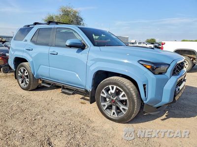 Czwarte zdjęcie samochodu z boku: 2025 TOYOTA 4RUNNER TRD SPORT PREMIUM VIN:JTEVA5BR3S5058195 - miniatura