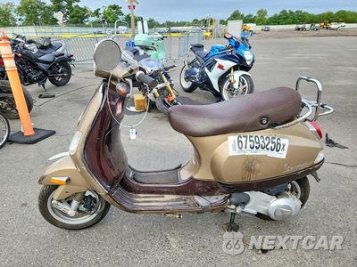 Trzecie zdjęcie samochodu z tyłu: 2011 VESPA LX 150IE VIN:ZAPM688F4B5000787 - miniatura