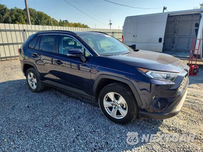 Czwarte zdjęcie samochodu z boku: 2021 TOYOTA RAV4 XLE VIN:2T3W1RFV6MW137251 - miniatura