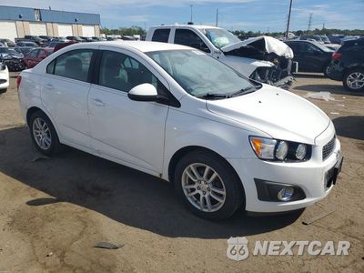 Czwarte zdjęcie samochodu z boku: 2012 CHEVROLET SONIC LT VIN:1G1JC5SH8C4172326 - miniatura