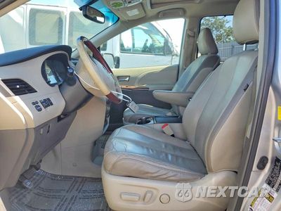 Zdjęcie 7 z 13 samochodu: 2011 TOYOTA SIENNA LIMITED 7-PASSENGER VIN:5TDYK3DC7BS131090 - miniatura