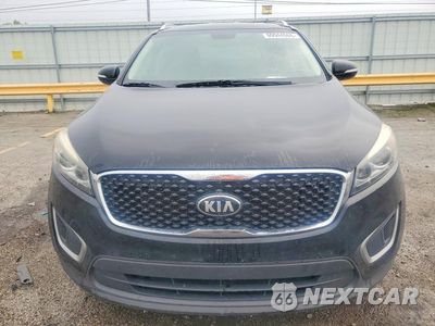 Piąte zdjęcie samochodu w środku: 2017 KIA SORENTO LX V6 VIN:5XYPGDA58HG235408 - miniatura