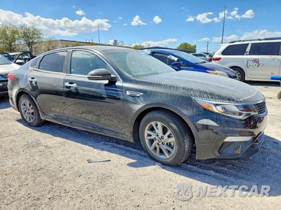 Czwarte zdjęcie samochodu z boku: 2020 KIA OPTIMA LX VIN:5XXGT4L34LG392079 - miniatura