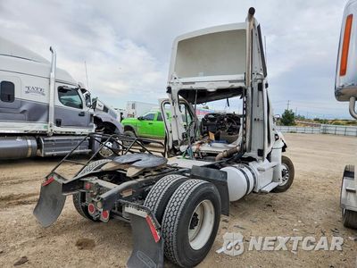 Trzecie zdjęcie samochodu z tyłu: 2014 FREIGHTLINER CASCADIA 113 SEMI TRUCK VIN:1FUBGBDV6ELFX9471 - miniatura