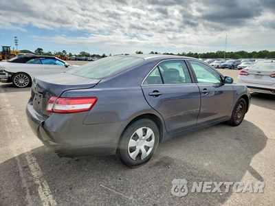 Trzecie zdjęcie samochodu z tyłu: 2010 TOYOTA CAMRY LE VIN:4T1BF3EK3AU061058 - miniatura