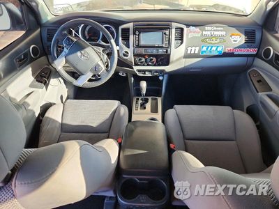 Zdjęcie 8 z 13 samochodu: 2014 TOYOTA TACOMA V6 VIN:3TMLU4EN2EM134252 - miniatura