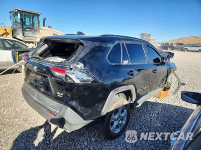 Trzecie zdjęcie samochodu z tyłu: 2019 TOYOTA RAV4 XLE VIN:JTMP1RFV4KJ002107 - miniatura