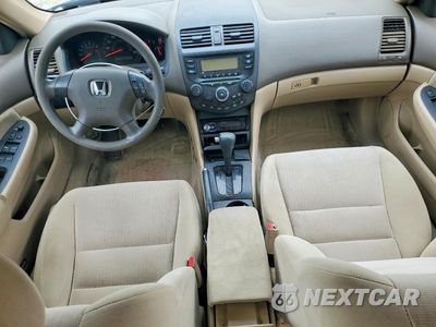 Zdjęcie 8 z 12 samochodu: 2004 HONDA ACCORD LX VIN:1HGCM56384A109419 - miniatura