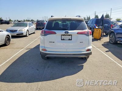 Zdjęcie 6 z 13 samochodu: 2017 TOYOTA RAV4 XLE VIN:JTMWFREV1HJ102057 - miniatura