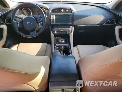 Zdjęcie 8 z 14 samochodu: 2017 JAGUAR F-PACE PREMIUM VIN:SADCJ2BV3HA047452 - miniatura