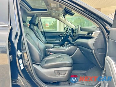 Piąte zdjęcie samochodu w środku: 2021 TOYOTA HIGHLANDER HYBRID XLE VIN:5TDGBRCH4MS034038 - miniatura