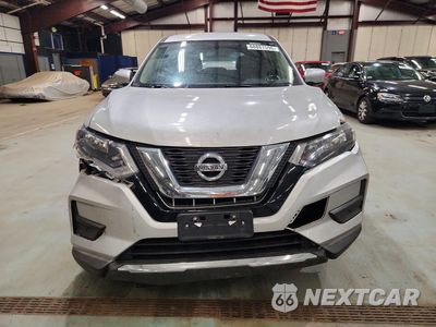 Piąte zdjęcie samochodu w środku: 2017 NISSAN ROGUE S VIN:JN8AT2MV1HW014533 - miniatura