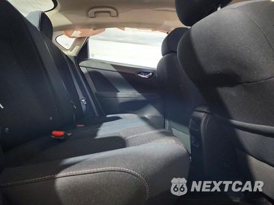 Zdjęcie 10 z 13 samochodu: 2016 NISSAN SENTRA S VIN:3N1AB7APXGY281195 - miniatura