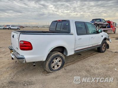 Trzecie zdjęcie samochodu z tyłu: 2002 FORD F150 SUPERCREW VIN:1FTRW08L92KA02972 - miniatura