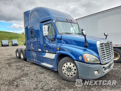 Czwarte zdjęcie samochodu z boku: 2015 FREIGHTLINER CASCADIA SEMI TRUCK VIN:3AKJGLD5XFSGF2280 - miniatura