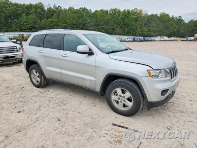 Czwarte zdjęcie samochodu z boku: 2012 JEEP GRAND CHEROKEE LAREDO VIN:1C4RJEAG0CC234977 - miniatura