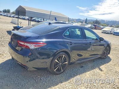 Trzecie zdjęcie samochodu z tyłu: 2019 TOYOTA CAMRY XSE VIN:4T1B61HK6KU296474 - miniatura