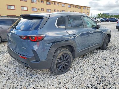 Trzecie zdjęcie samochodu z tyłu: 2024 MAZDA CX-50 PREFERRED VIN:7MMVABBM1RN157034 - miniatura