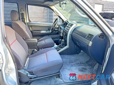 Piąte zdjęcie samochodu w środku: 2003 NISSAN FRONTIER SVE-V6 VIN:1N6MD27Y53C441636 - miniatura