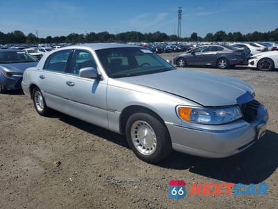 Czwarte zdjęcie samochodu z boku: 1998 LINCOLN TOWN CAR EXECUTIVE VIN:1LNFM81W8WY727764 - miniatura