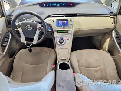 Zdjęcie 8 z 12 samochodu: 2013 TOYOTA PRIUS THREE VIN:JTDKN3DU6D1690345 - miniatura