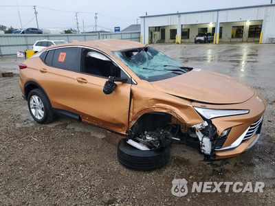Czwarte zdjęcie samochodu z boku: 2024 BUICK ENVISTA PREFERRED VIN:KL47LAE2XRB221302 - miniatura