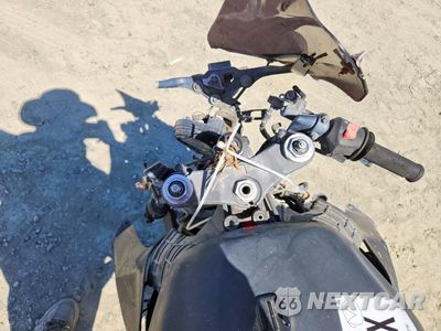 Zdjęcie 7 z 9 samochodu: 2002 HONDA CBR900 RR VIN:JH2SC50002M002797 - miniatura