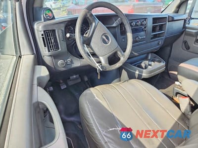 Zdjęcie 8 z 12 samochodu: 2012 GMC SAVANA BOX TRUCK VIN:1GDY72BA6C1902050 - miniatura