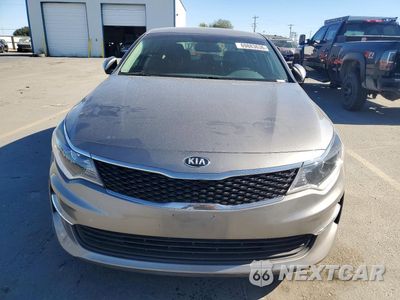 Piąte zdjęcie samochodu w środku: 2018 KIA OPTIMA LX VIN:5XXGT4L33JG204231 - miniatura