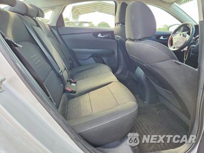 Zdjęcie 10 z 13 samochodu: 2019 KIA FORTE S VIN:3KPF34AD4KE028467 - miniatura