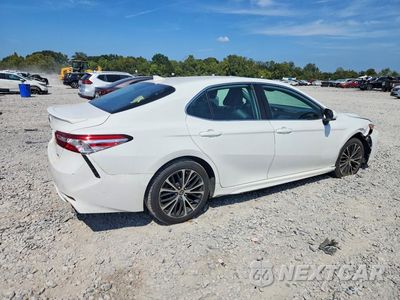 Trzecie zdjęcie samochodu z tyłu: 2020 TOYOTA CAMRY SE VIN:4T1G11AK9LU963697 - miniatura