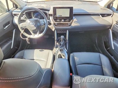 Zdjęcie 8 z 14 samochodu: 2025 TOYOTA COROLLA CROSS XLE VIN:7MUDAABG1SV139350 - miniatura