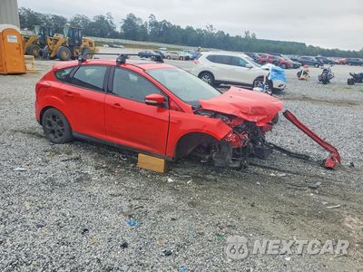 Czwarte zdjęcie samochodu z boku: 2014 FORD FOCUS SE VIN:1FADP3K23EL145669 - miniatura