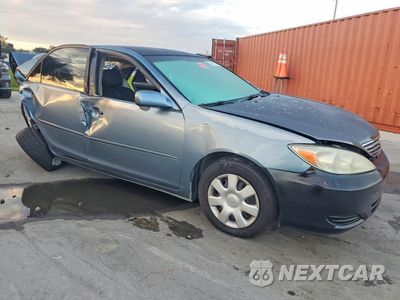 Czwarte zdjęcie samochodu z boku: 2004 TOYOTA CAMRY LE VIN:4T1BE32K94U799717 - miniatura