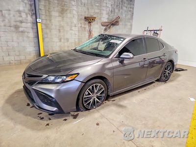 2024 TOYOTA CAMRY SE 4T1G11AK0RU841108 - główne zdjęcie licytacji z USA - miniatura