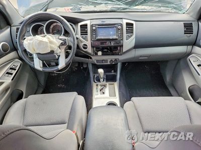 Zdjęcie 8 z 12 samochodu: 2014 TOYOTA TACOMA V6 VIN:3TMLU4EN1EM147722 - miniatura