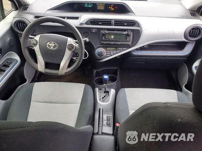 Zdjęcie 8 z 12 samochodu: 2012 TOYOTA PRIUS C TWO VIN:JTDKDTB36C1012318 - miniatura