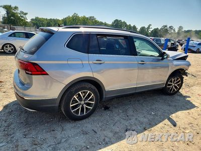 Trzecie zdjęcie samochodu z tyłu: 2020 VOLKSWAGEN TIGUAN SE VIN:3VV3B7AX4LM112802 - miniatura