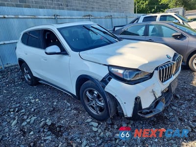 Czwarte zdjęcie samochodu z boku: 2023 BMW X1 XDRIVE28I VIN:WBX73EF01P5V79946 - miniatura