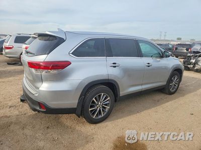 Trzecie zdjęcie samochodu z tyłu: 2019 TOYOTA HIGHLANDER XLE VIN:5TDJZRFH2KS625513 - miniatura