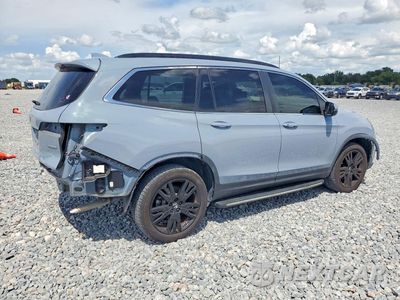 Trzecie zdjęcie samochodu z tyłu: 2022 HONDA PILOT SE VIN:5FNYF5H2XNB030362 - miniatura