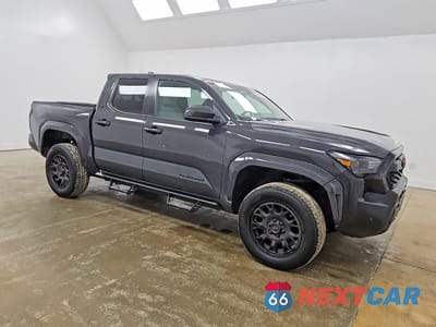 Czwarte zdjęcie samochodu z boku: 2024 TOYOTA TACOMA SR5 VIN:3TMLB5JNXRM008728 - miniatura