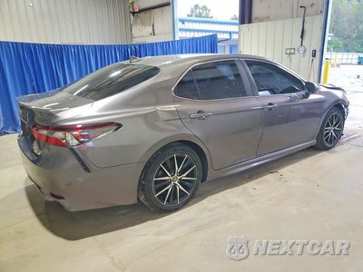 Trzecie zdjęcie samochodu z tyłu: 2022 TOYOTA CAMRY HYBRID SE VIN:4T1S31AK0NU583722 - miniatura