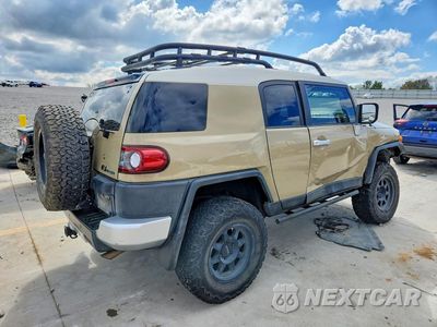 Trzecie zdjęcie samochodu z tyłu: 2014 TOYOTA FJ CRUISER BASE VIN:JTEBU4BF3EK204109 - miniatura